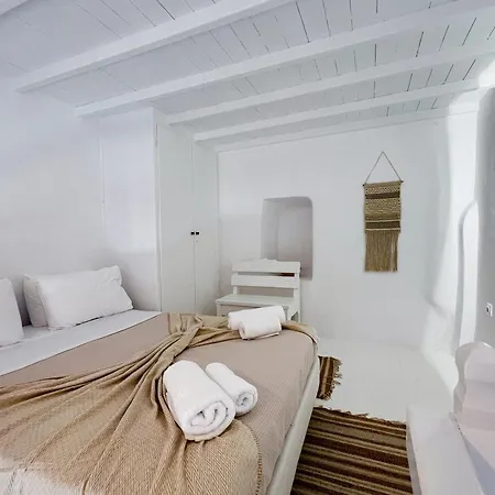 Kamara & Mykonos Town