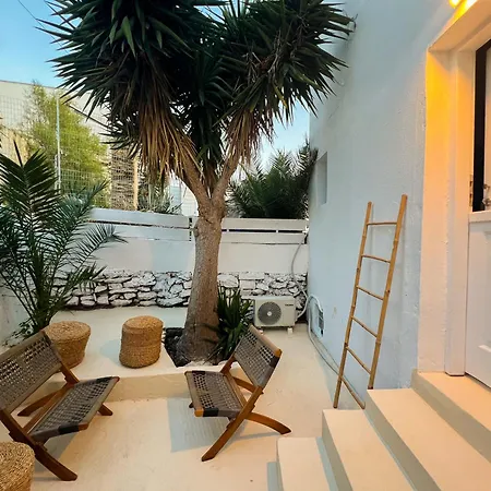 Kamara & Mykonos Town