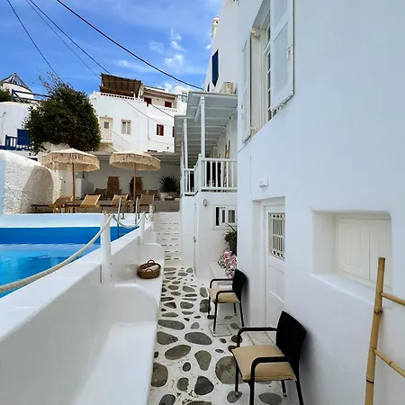 Kamara & Mykonos Town